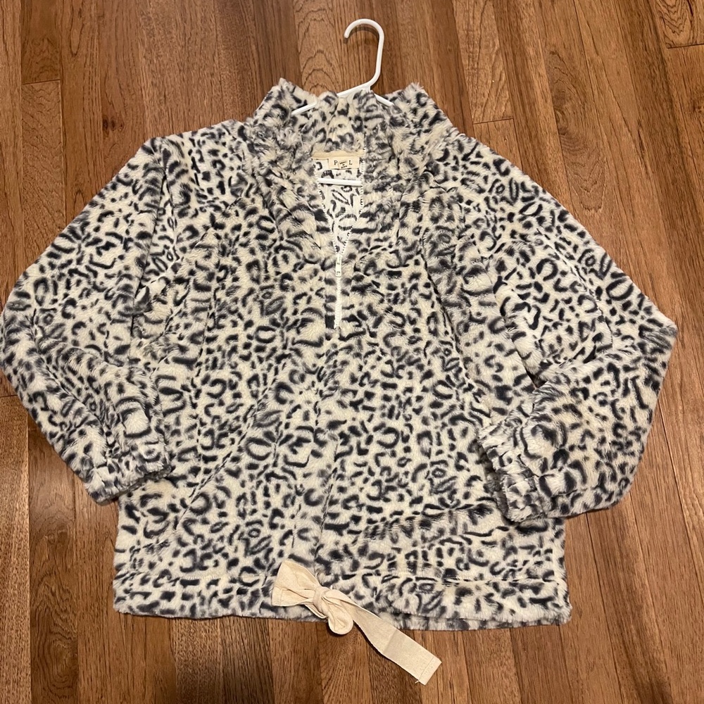 POL leopard print cozy pullover small nwot